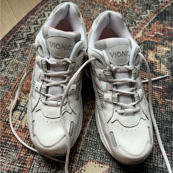 Womens vionic walking sneakers - Picture 2 of 3